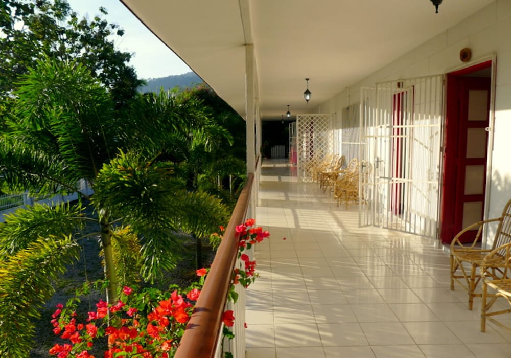 Red Door Apartments photo 6