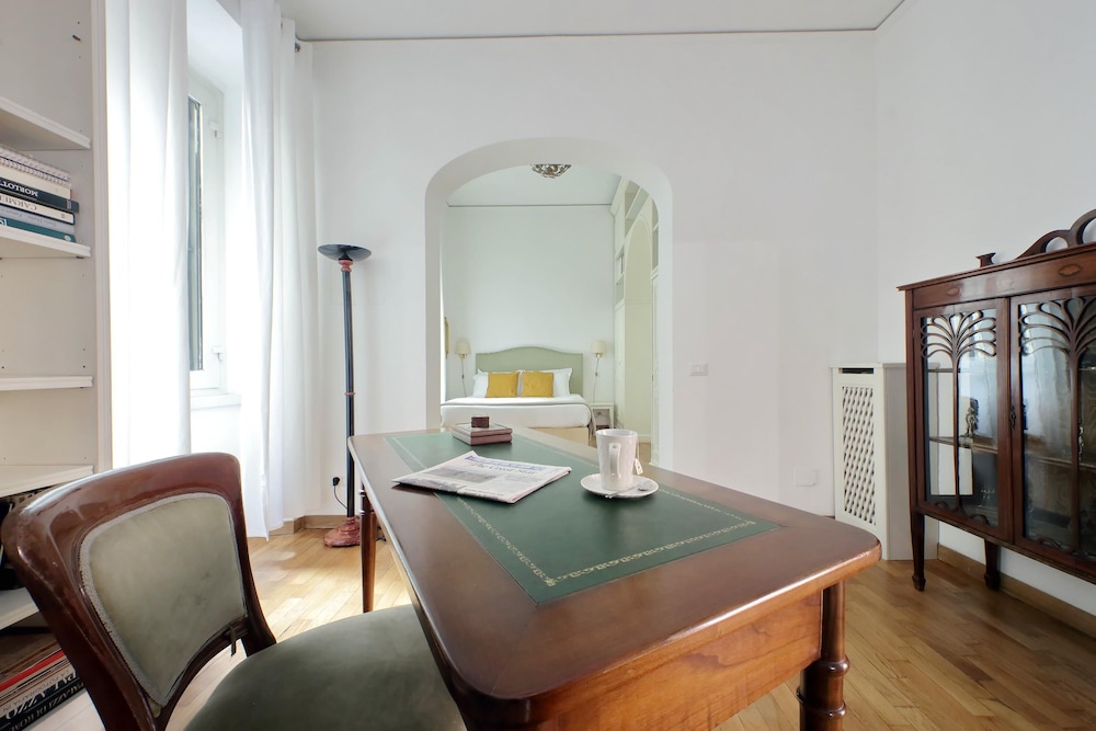 New The Triton - Spacious and Elegant Apartment With A C Between Trevi Fountain and Spanish St