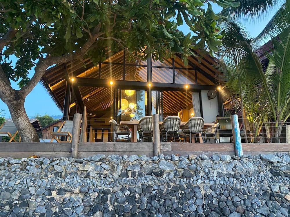 Kalamari Luxury Beach Front Villa