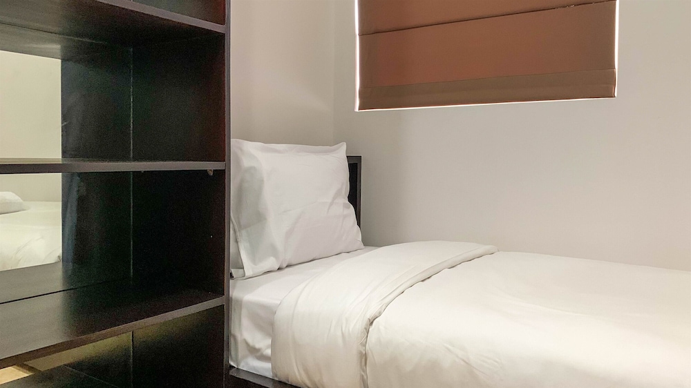 Comfort And Minimalist 2Br At Maple Park Sunter Apartment view 3