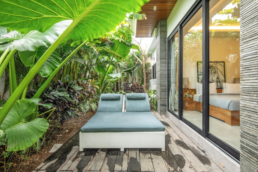 Elegant 3BR Retreat Stylish Modern Villa Seminyak