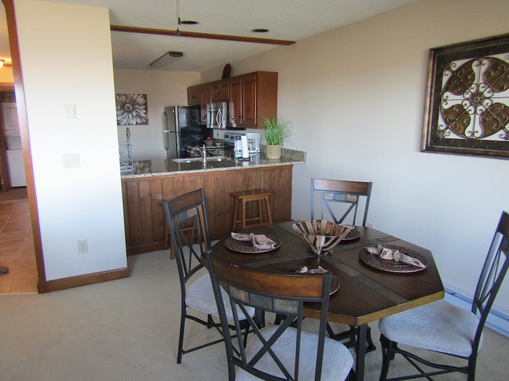 The Crest 200-j 1 Bedroom Condo by RedAwning