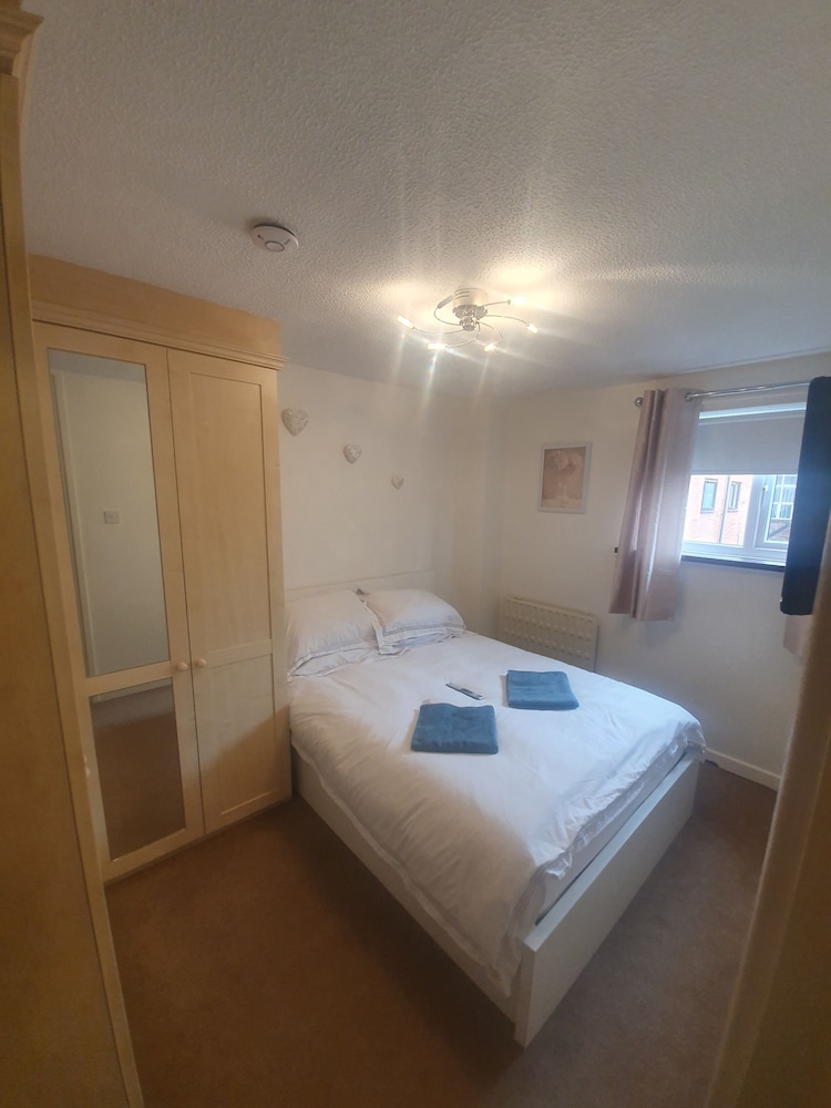 Stunning 1-bed Apartment in Walsall view 3