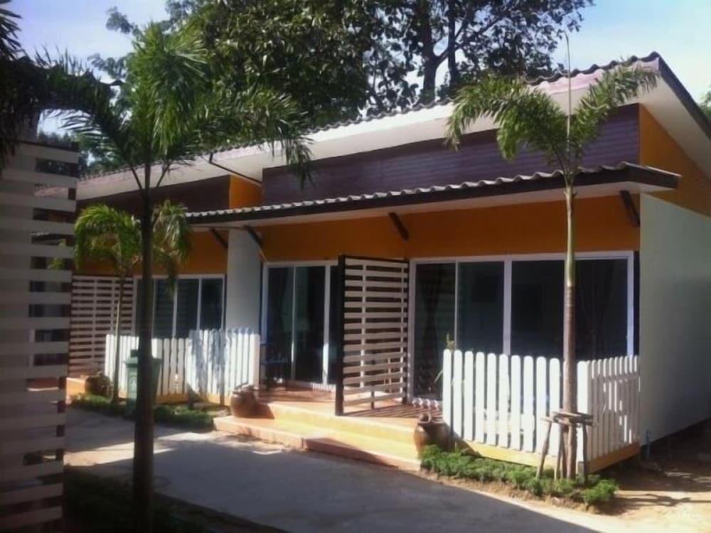 Hotel NT House Koh Lipe Resort - Image 1