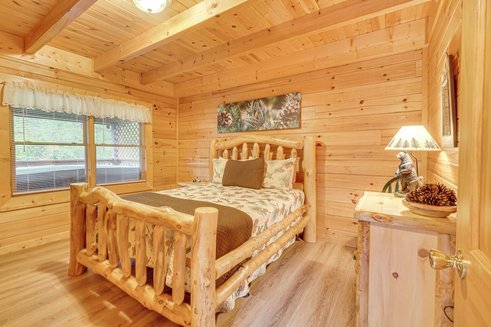 Private Hot Tub: Lake Resort Cabin in Sevierville!