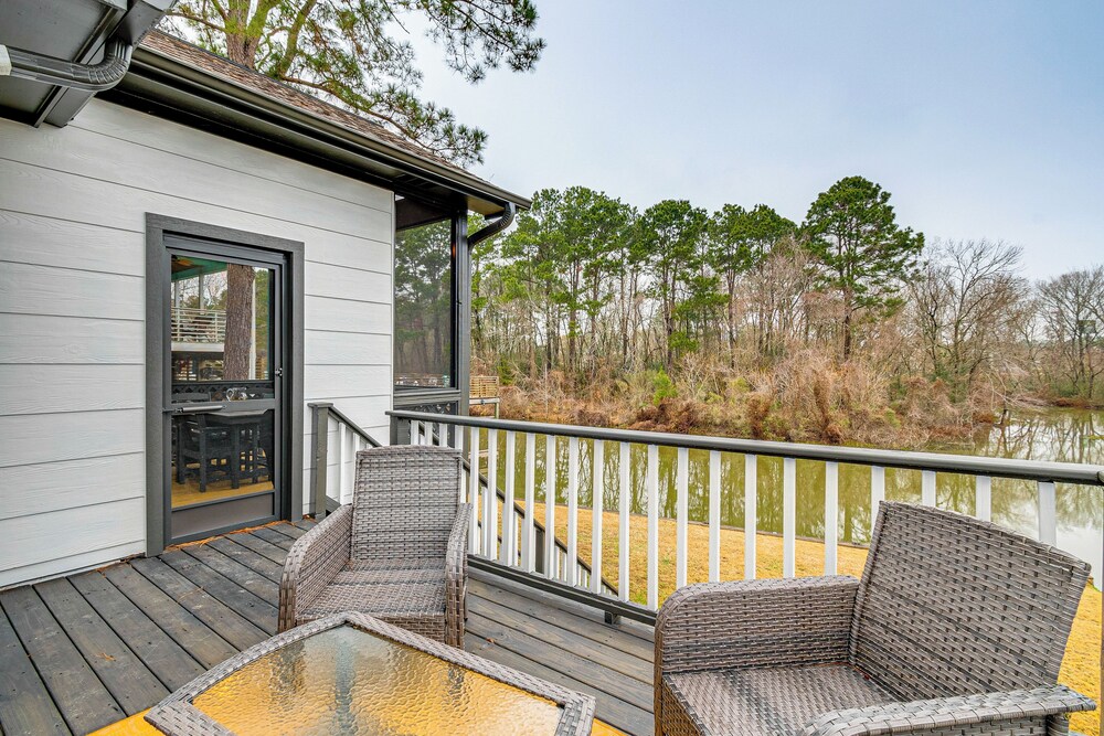 < 1 Mi to Boat Ramp: Waterfront Lake Conroe Home!