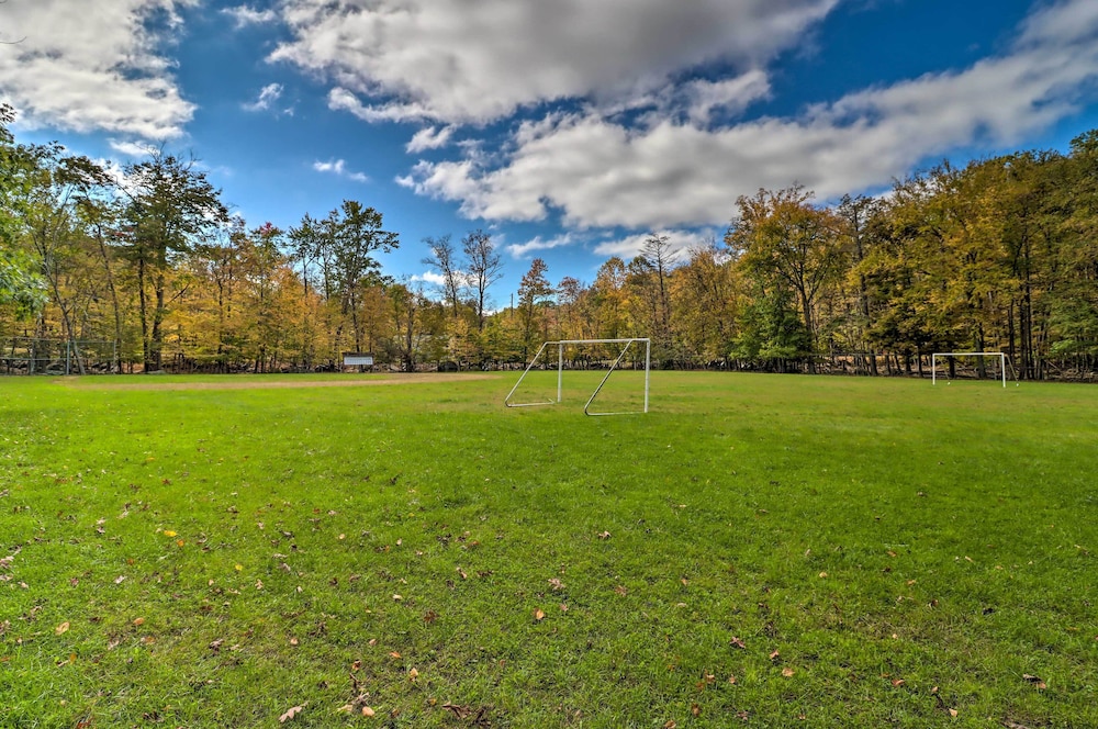 Grill & Games: Family Home in East Stroudsburg!