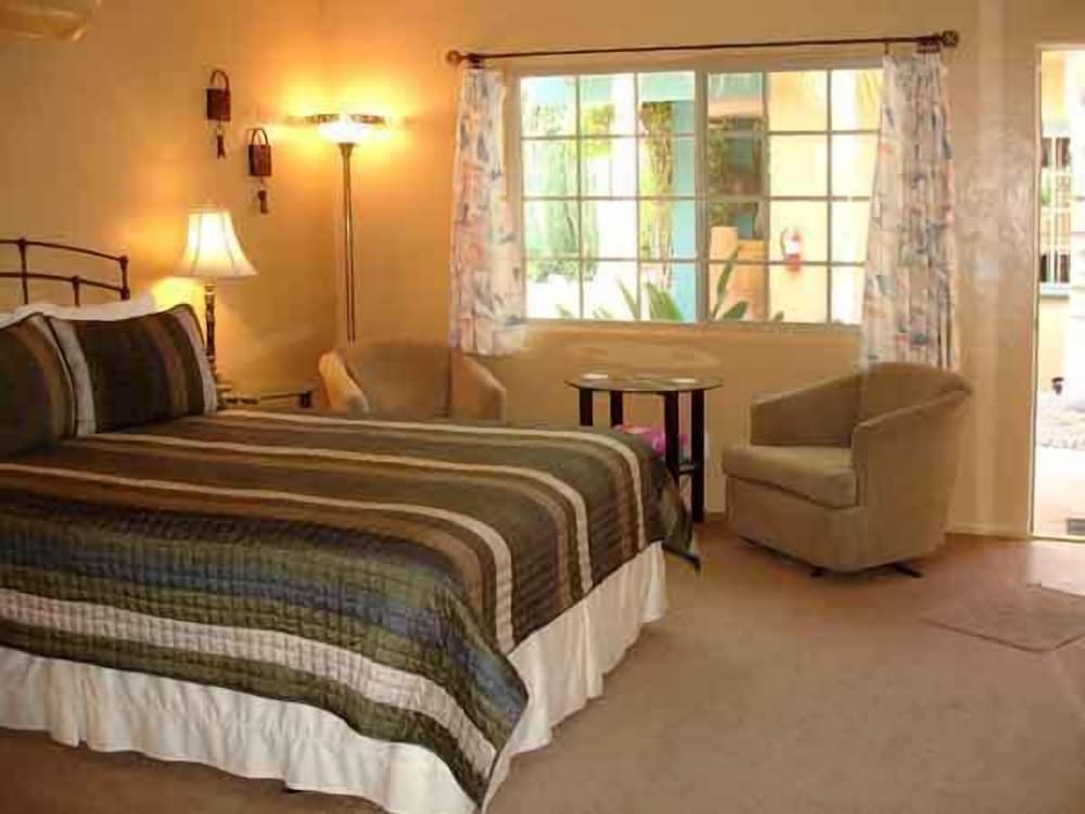 Palm Springs Vacations - Coyote Inn - Property Image 23