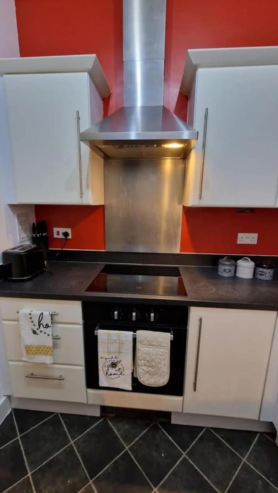 2bed Apt - City Centre With Balcony - Sleeps 6