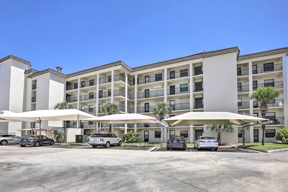 Ormond Beach Condo w/ Balcony & Views