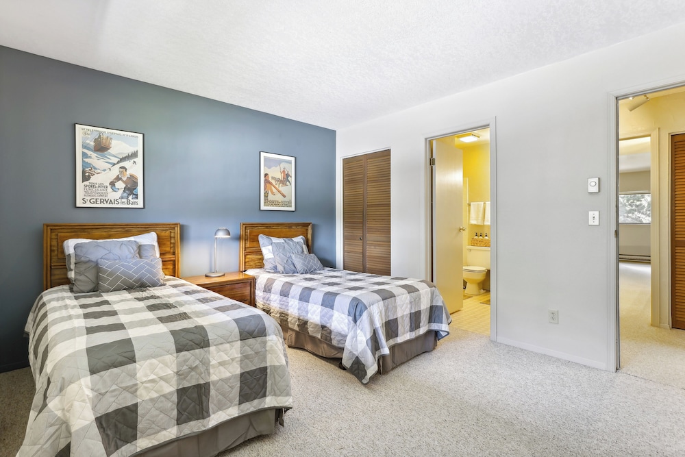Cozy Winter Park Condo: Bike, Ski, & Hike!