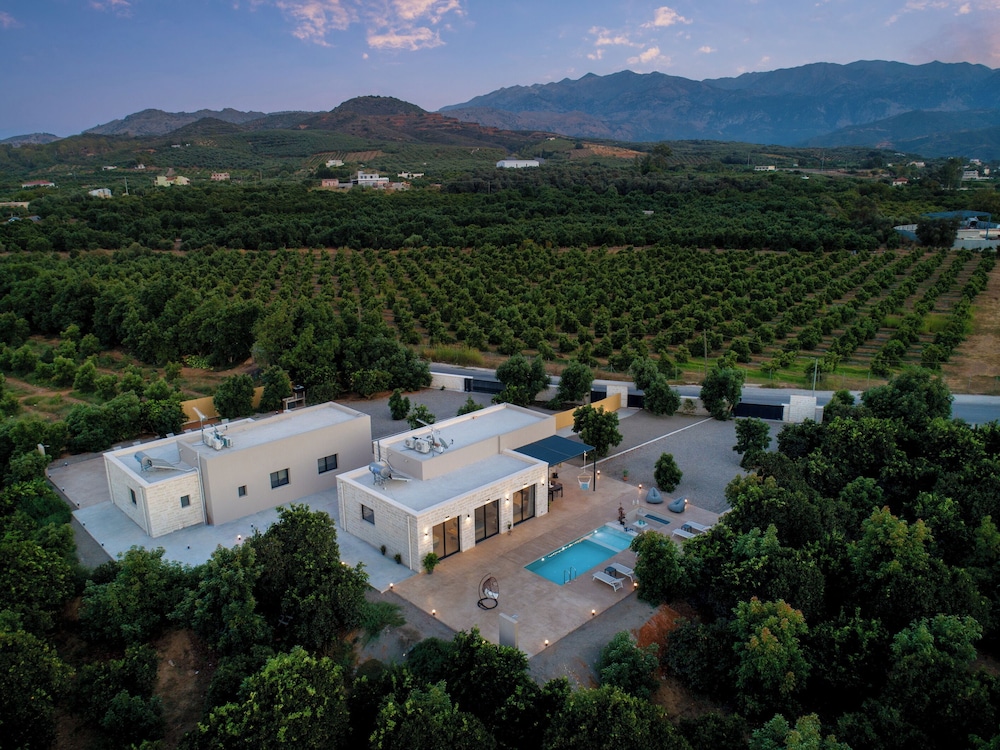 PanStel Luxury Villas - pools & jacuzzi