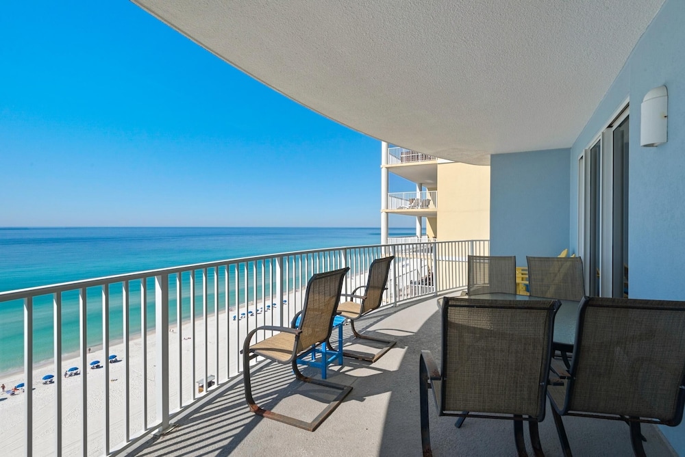 Twin Palms 1201