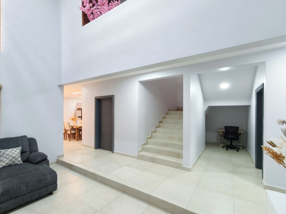 San Carlos Apartment