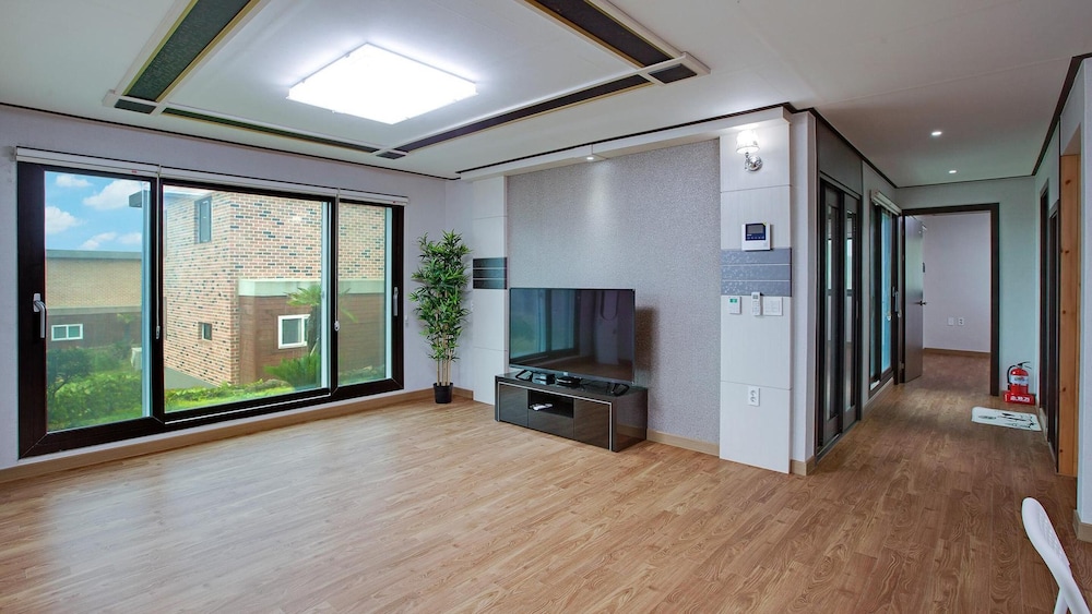 Seogwipo Sungsan Golden Village Pension view 2