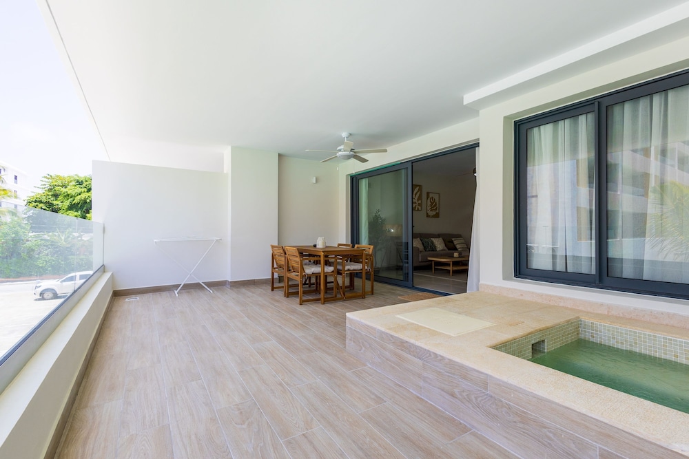 Chic 2BR Stay w Terrace Picuzzi 5 Min to Beach