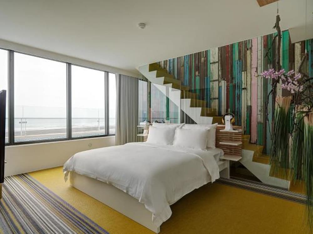 Play Hotel