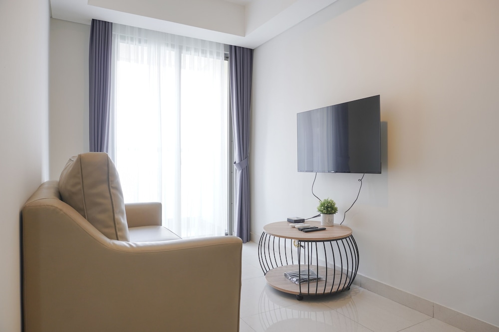 Fancy And Nice 1Br At Gold Coast Apartment view 3