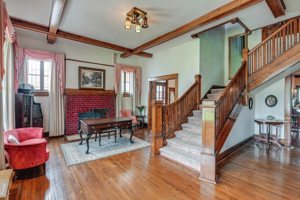 Walk to Lawrenceburg Square: Home for Large Groups