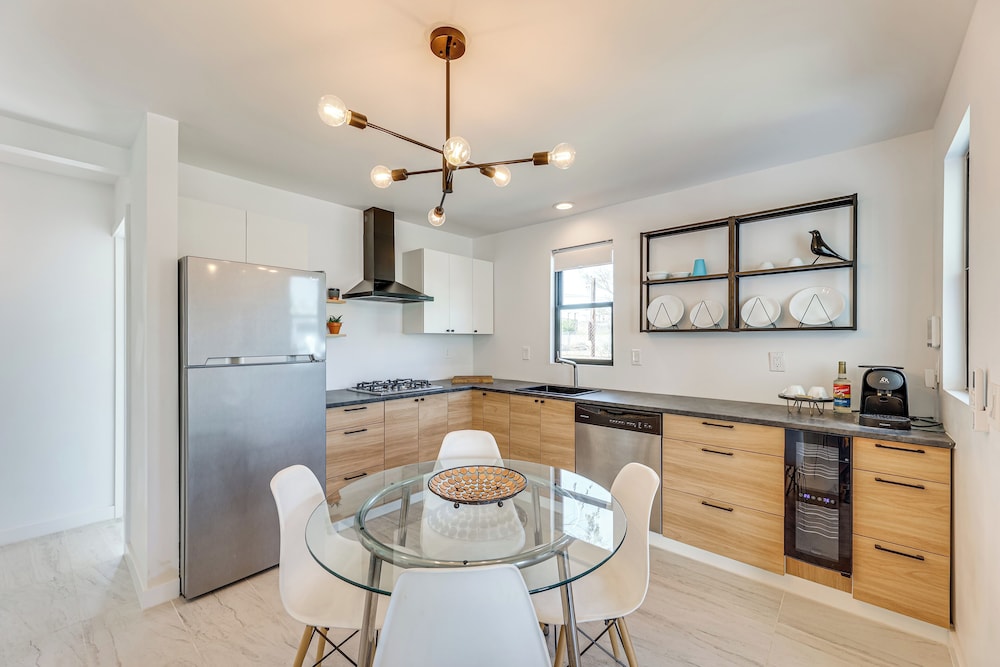 Walkable Downtown Chandler Oasis w/ Private Patio