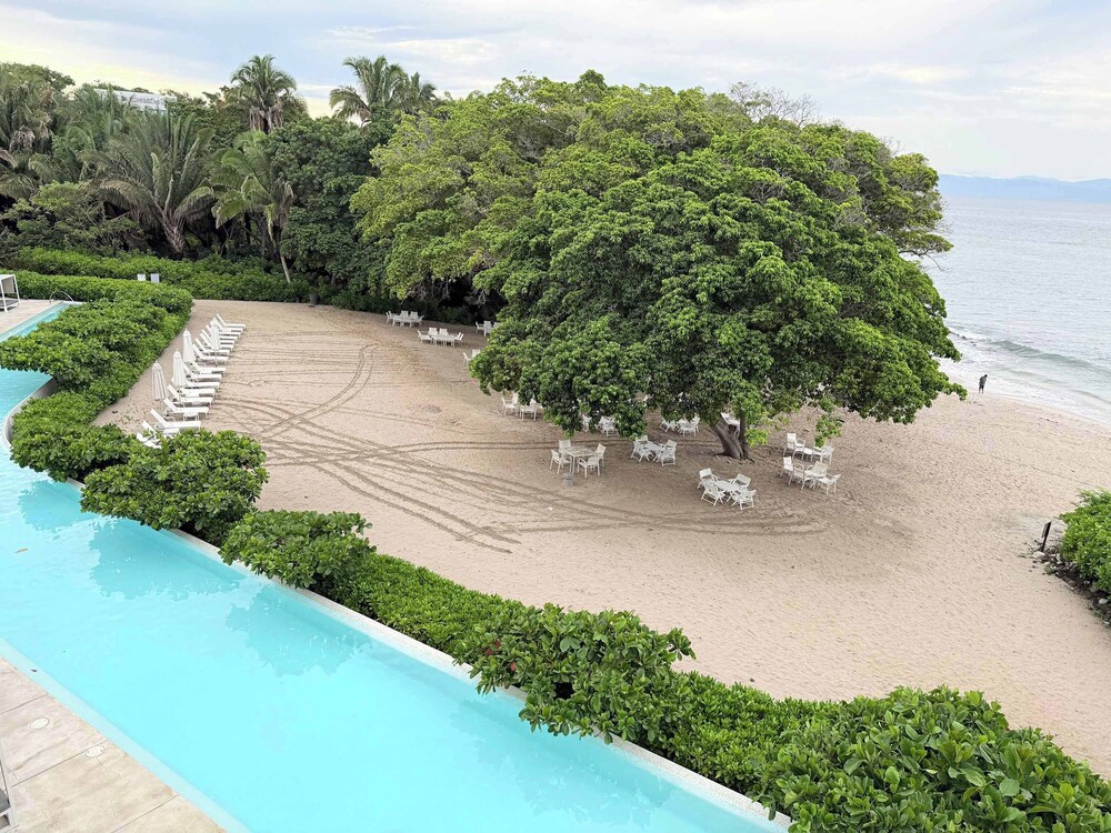 Bolongo 1BR Your Exclusive Oceanfront Escape