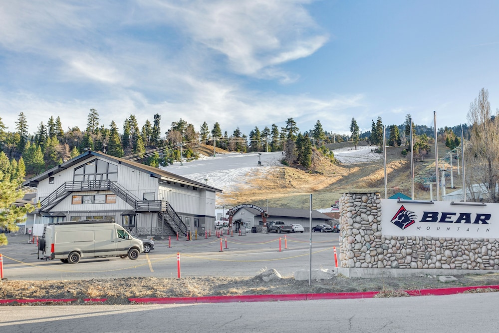 2 Mi to Big Bear Mtn Resort: Cabin w/ Updated Deck