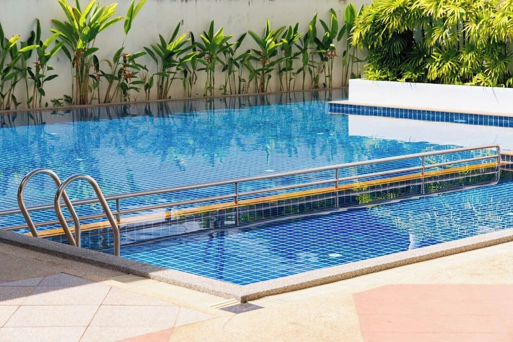 Seaview Condo with Large Pool - BAP1