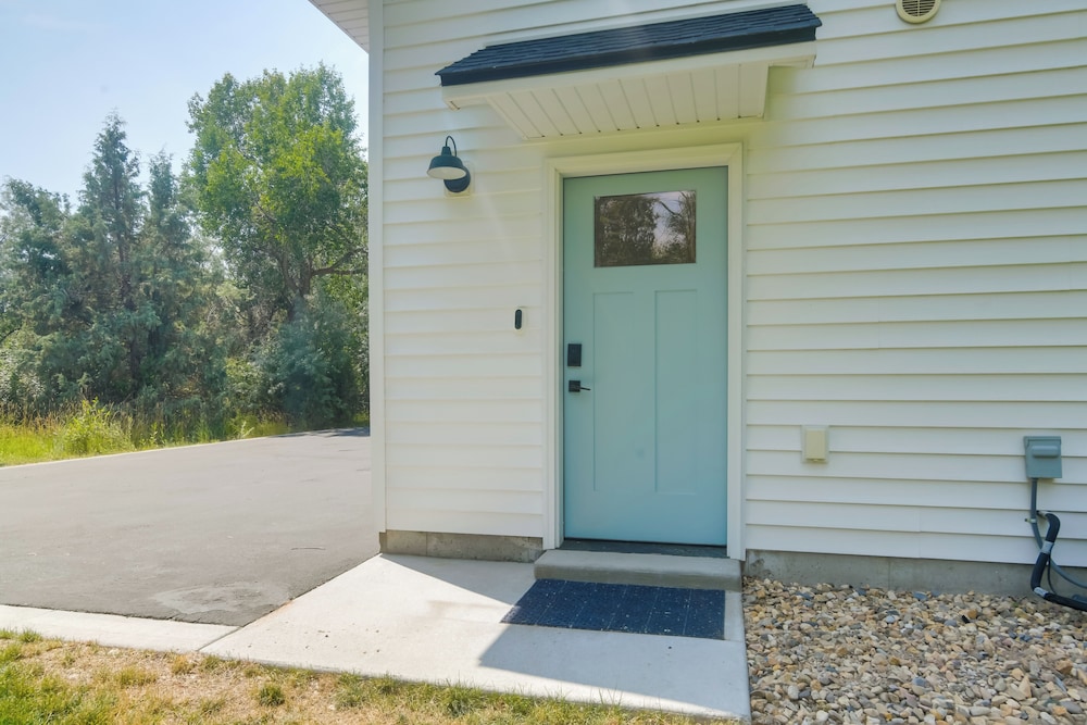 Ski, Hike, Explore: Modern Guest Suite in Rigby
