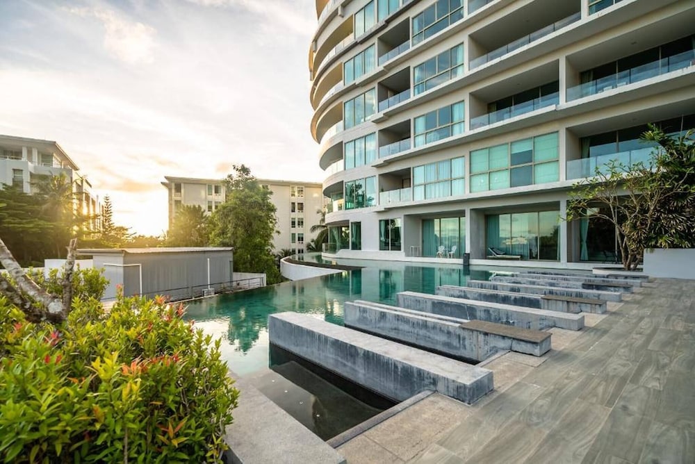 2BR Apartment Pool Gym 1km to Karon Beach