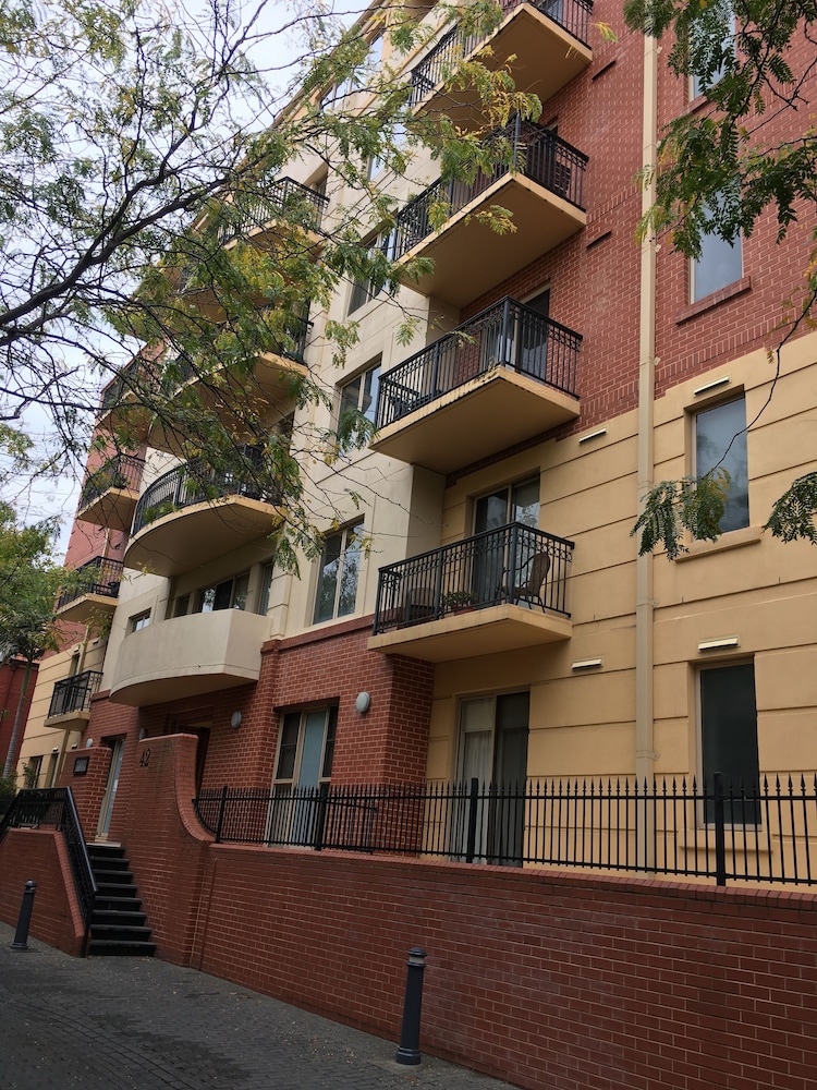 City Escape 3BD in Adelaides East End 5