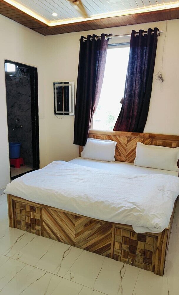 Ram Basant Hotel & Resturant