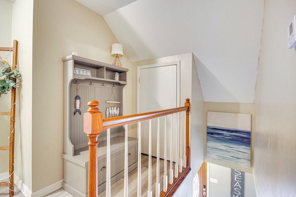 < 1 Mi to Waveland Beach: Spacious Family Home