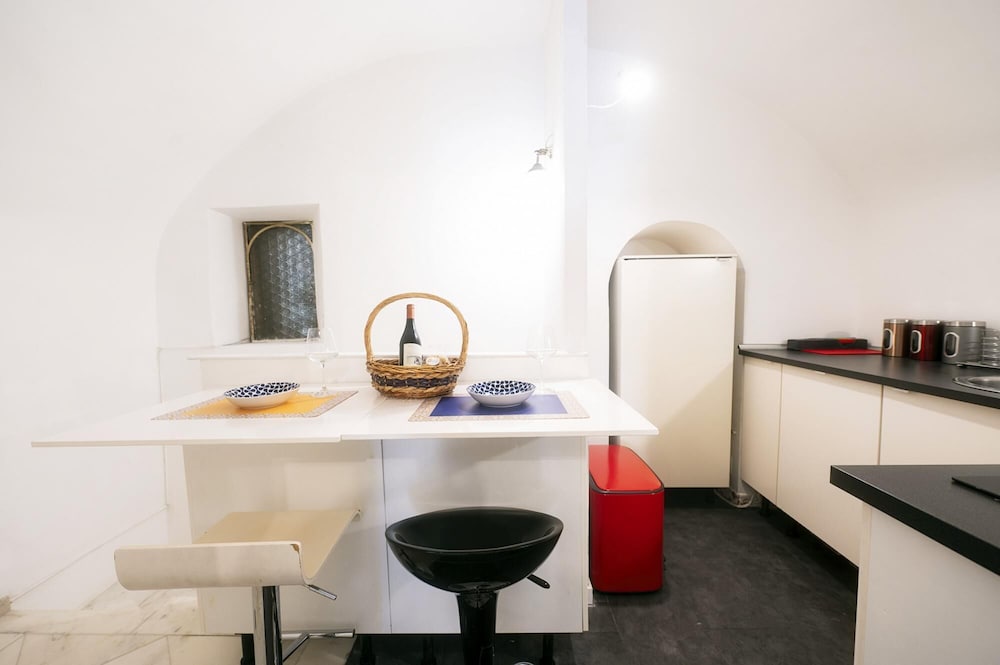Caden Splace - Dbalconycollection at Piazza Navona