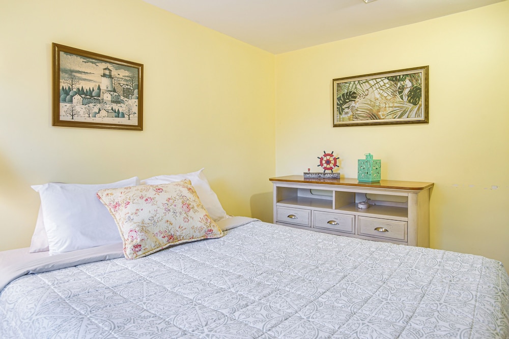 < Half-mi to Shore: Harwich Port Beach House