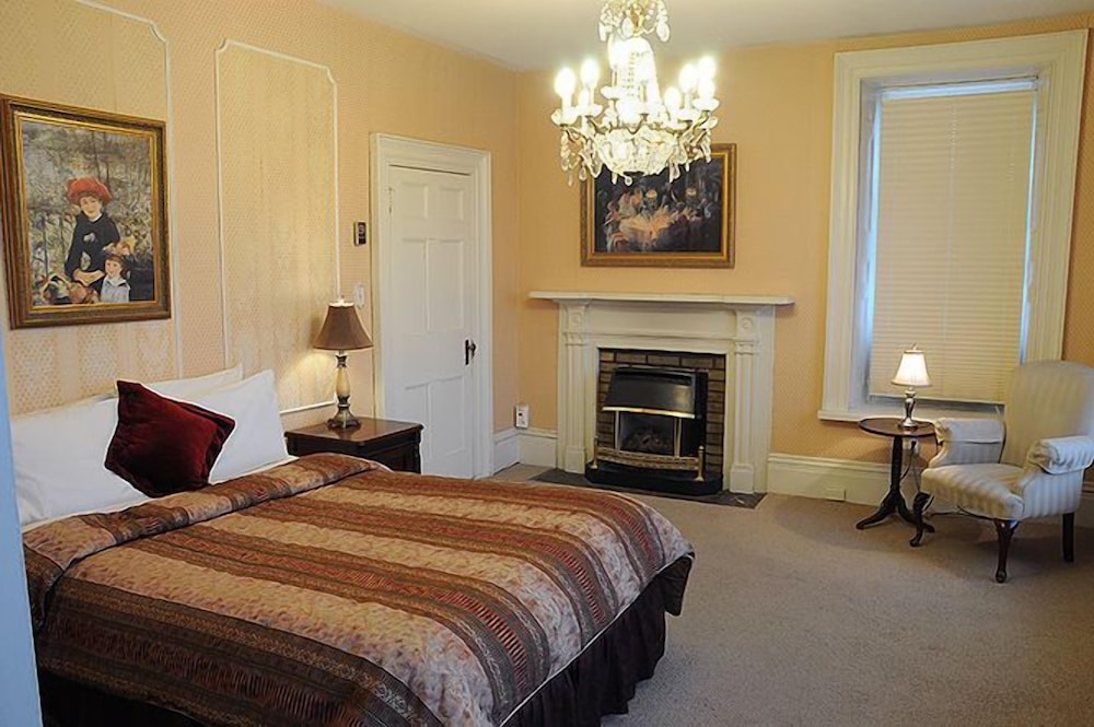 Brockville Vacations - The Noble Suites - Property Image 58
