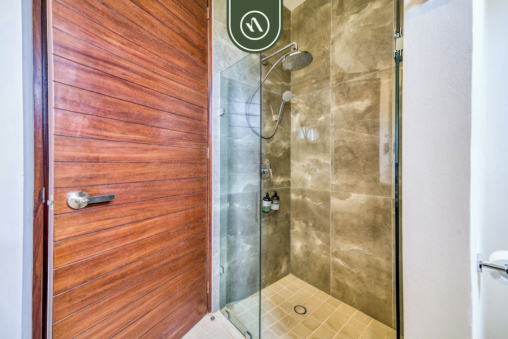 Oceanview 3 BR Condo Near the Beach - Pool