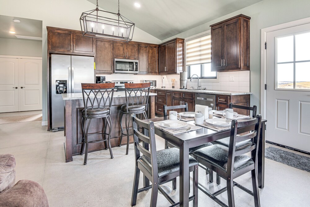 Family-friendly Apt w/ Lake Views in Ponca City!