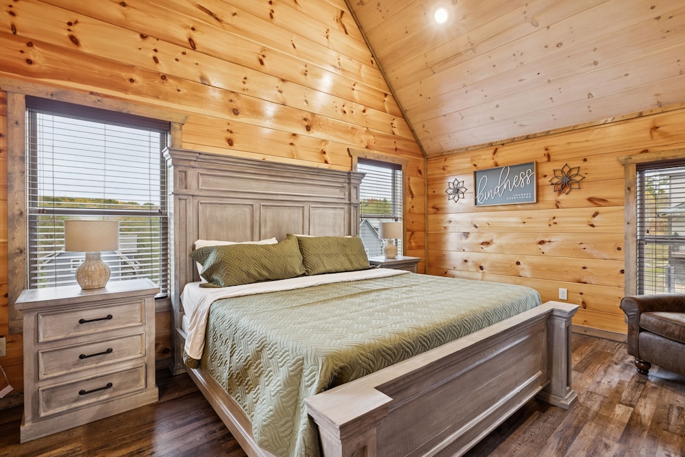 Smoky Blue Haven 3 Bedroom Cabin