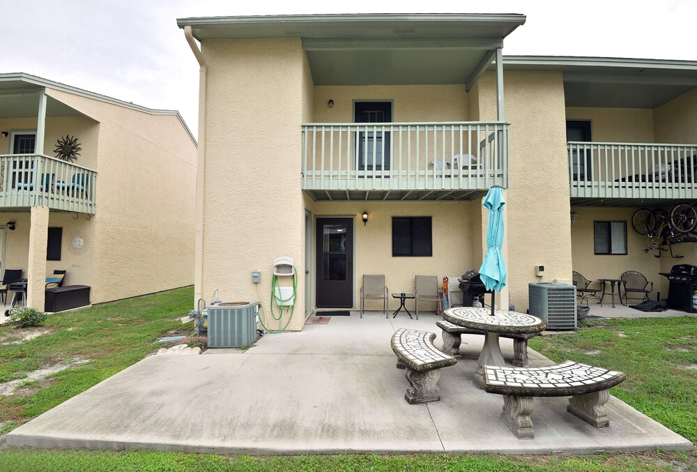 133 West Leslie Lane 2 Bedroom Townhouse