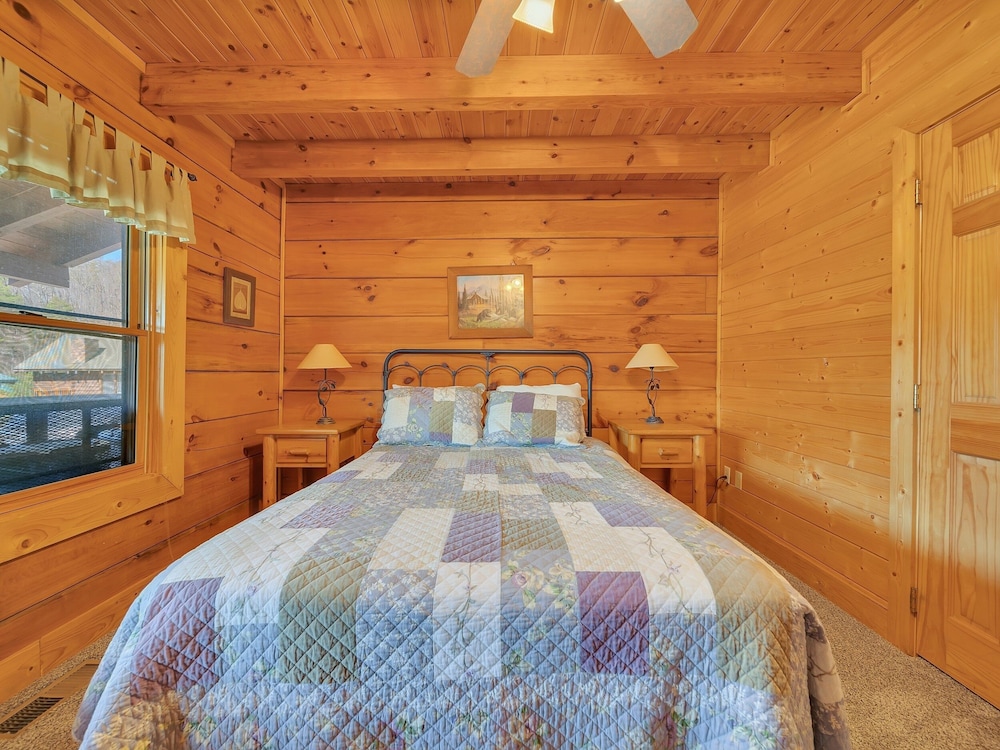 Ern821 - Tranquil Times 5 Bedroom Cabin