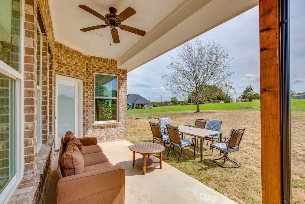 Covered Patio & Yard: Texas Escape in Keene
