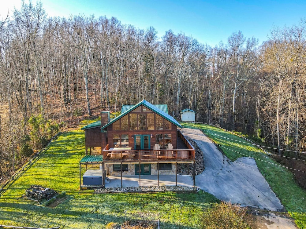 Mountain Views Hot Tub Close to PF Gsmnp