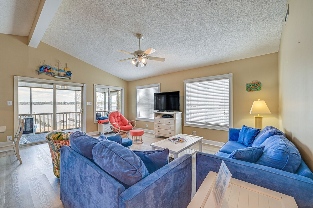 Chocowinity Waterfront Getaway w/ Boat Dock!