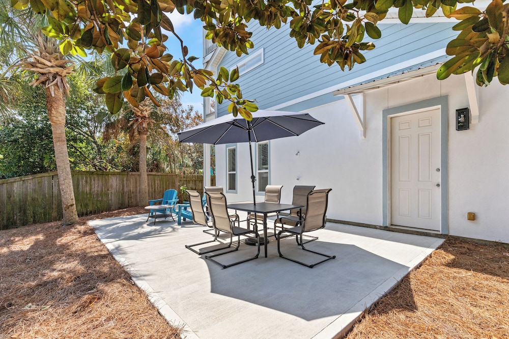 Beach House Spacious 4BR Retreat With Gulf Views & Observation Deck!