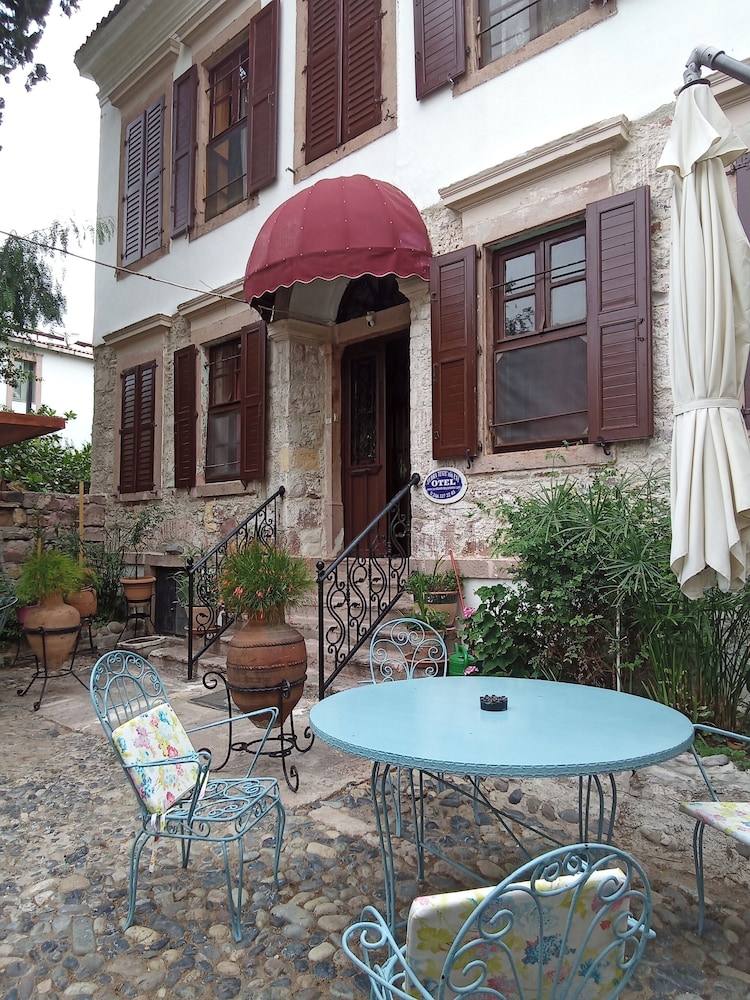 Cunda Zehra Teyzenin Evi