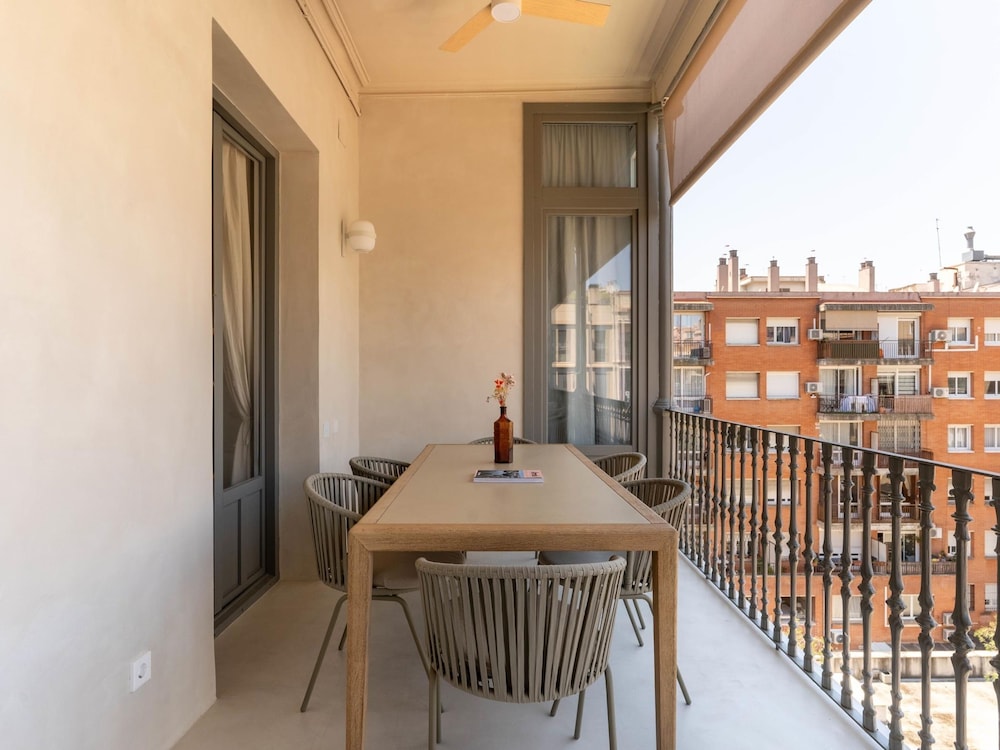 Apto Superior de Tres Habitaciones con Terraza