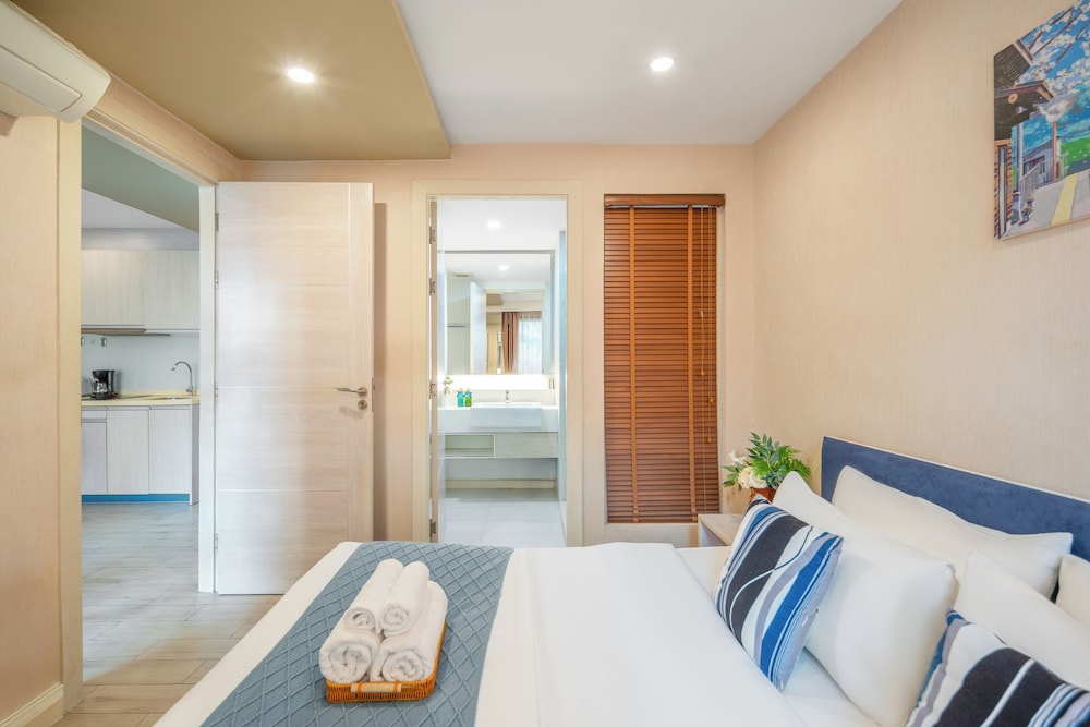 Seven Seas Condo Resort steps to Beach