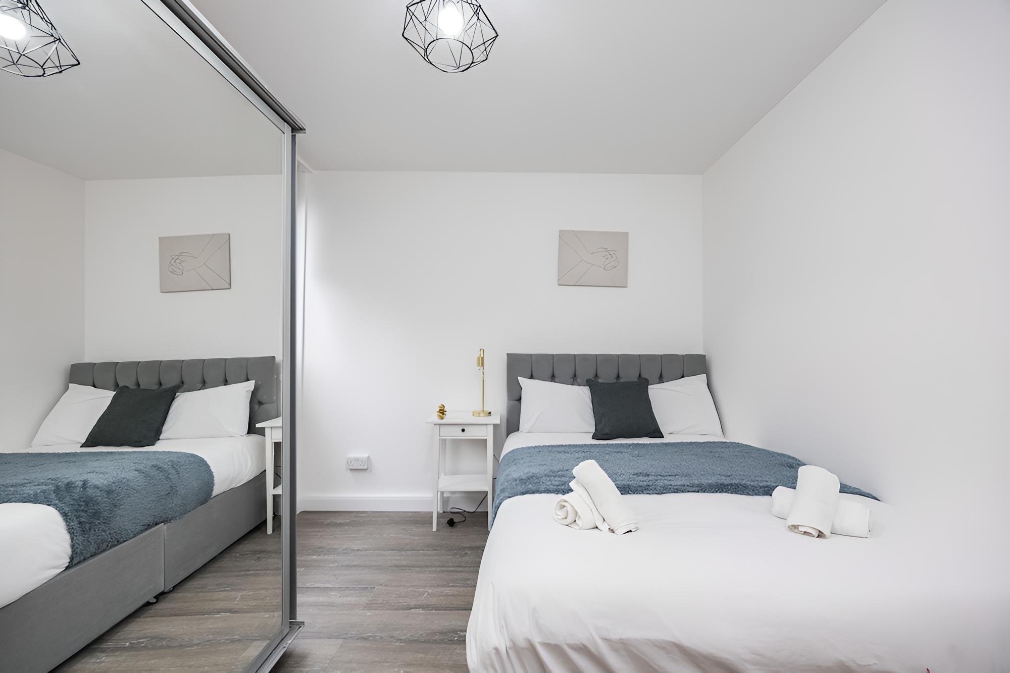 Holiday Square Aparments