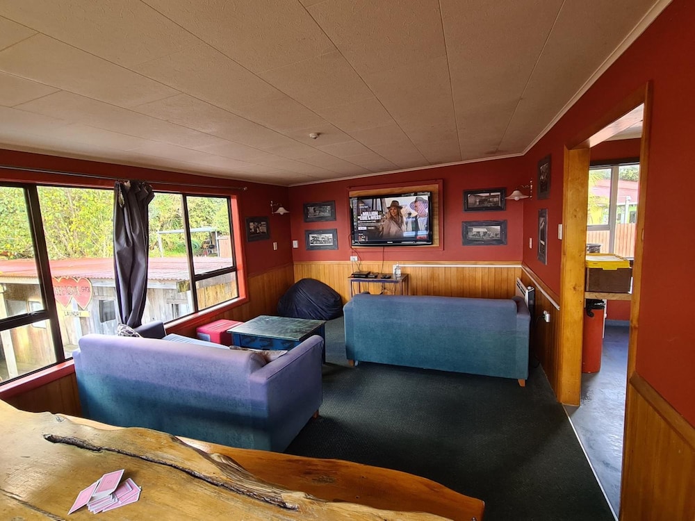 Chateau Backpacker & Motels