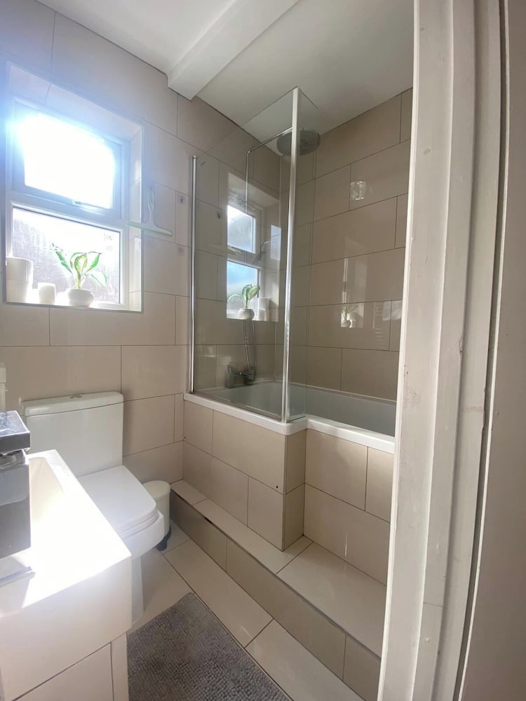 Cosy London Home With 2 Bedrooms